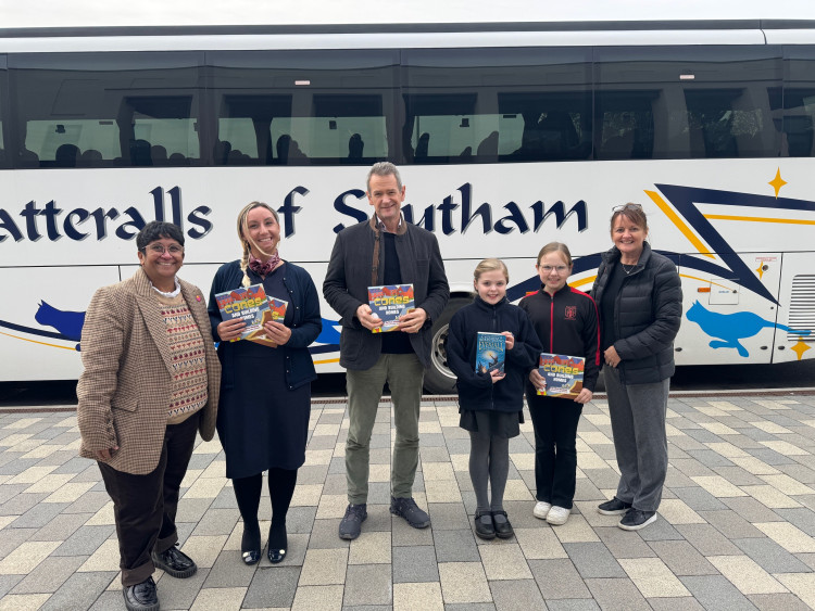 Left Deborah J Texeira (Kenilworth Books), Danielle Thompson (Persimmon), Alexander Armstrong, pupils and Lisa Webb (Persimmon)