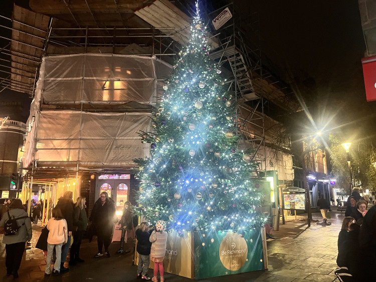 Families filled George Street for Richmond’s Christmas lights switch-on, enjoying stilt walkers, festive characters and performances before the mayor lit up the town centre (credit: Richmond Nub News).