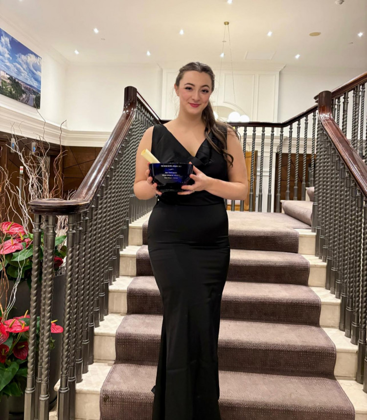 Elisha Creswick with her Rose Bowl Award 