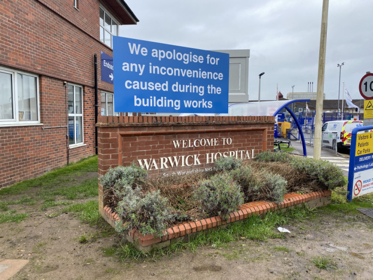 Building work continues at Warwick Hospital (image by Nub News)