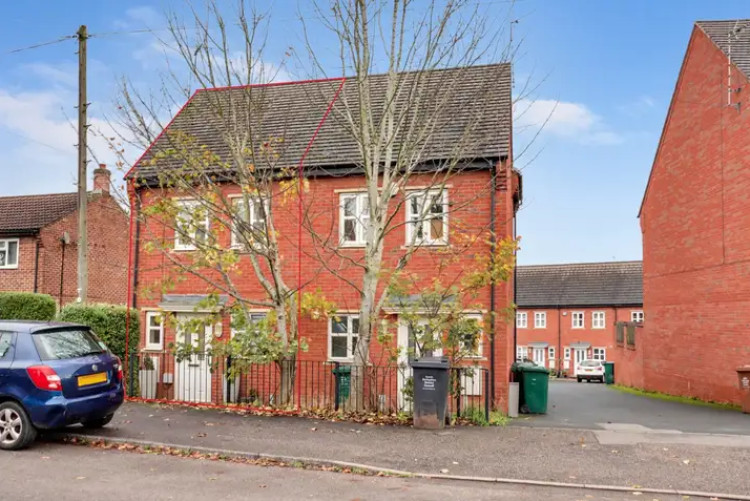 Attractive modern townhouse set across three spacious floors in the heart of Midway