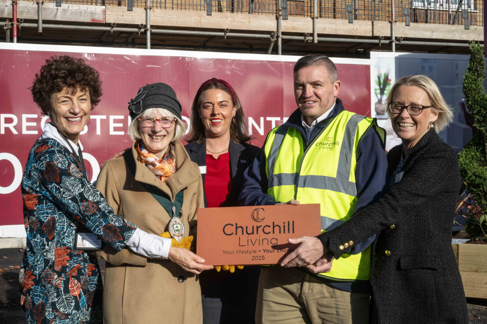(l-r) Cllr Deborah Orrett, Cllr Denise Denis (Deputy Mayor), Aimee Clist (Sales Executive), Mark Scates (Site Manager) and Jo Ridehalgh