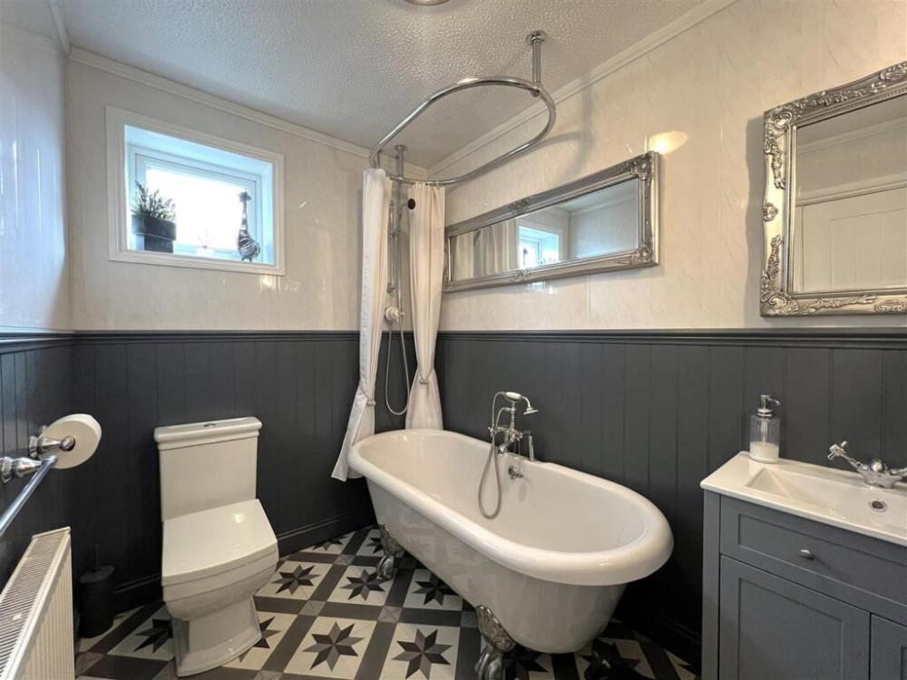 Family bathroom (Credit: Stephenson Browne)