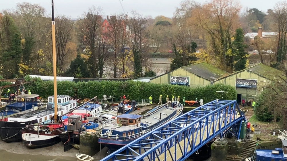 Emergency services conducted a rescue operation on Sunday afternoon by Lot's Ait, Brentford (credit: Dan Dury).