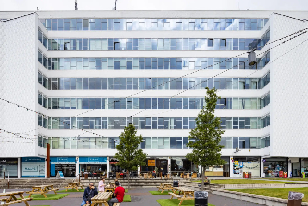 The specification of window and door systems in commercial and larger residential contract projects is a considerable contributor to both performance and aggregate expenditure.