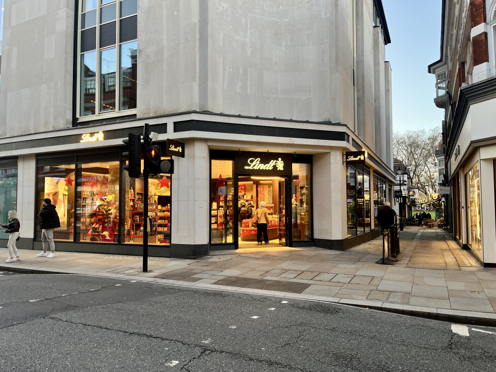 The Swiss chocolatier’s boutique-style shop at 80 George Street offers a festive chocolate, signature Lindor truffles and gift ranges (credit: Richmond Nub News).