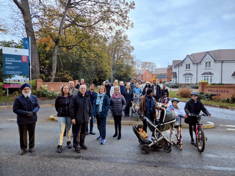 Residents are calling for a safe crossing on Leamington Road (image supplied)