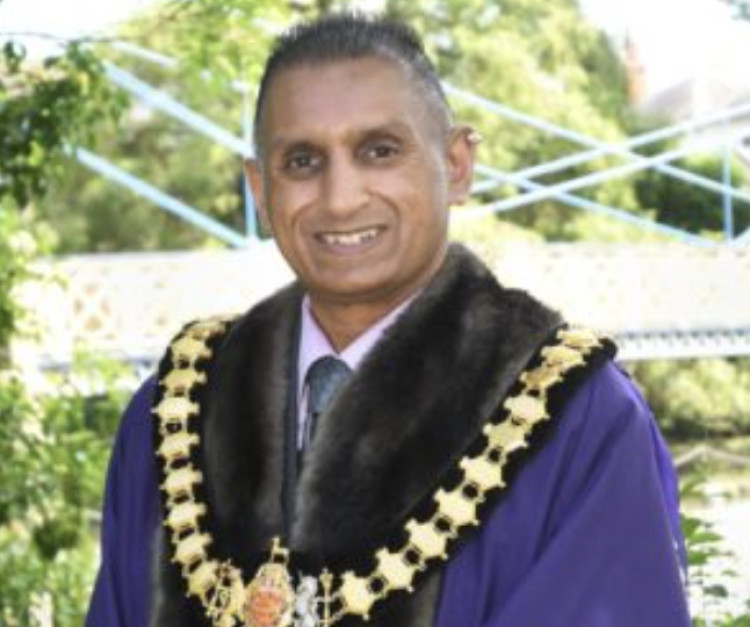 Mayor of Royal Leamington Spa extends warm wishes this holiday season (image supplied) 