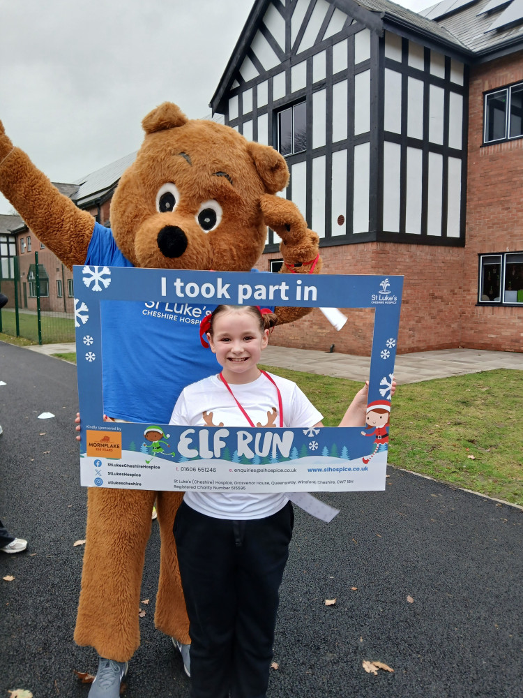 Pupils from Cheshire Hall School took part in a festive Elf Run in aid of St Luke's Hospice. (Photo: Cheshire Hall School)