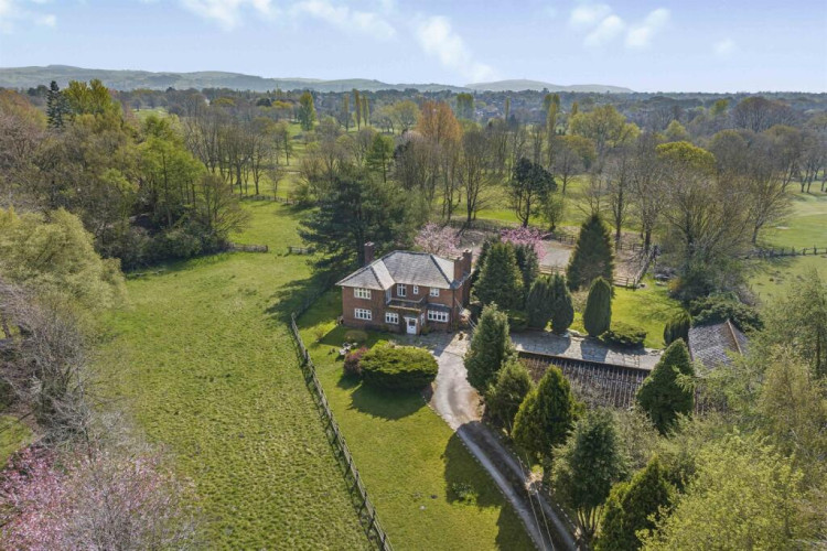 Oaklands Farm off Heybridge Lane in Prestbury (Credit: Rightmove)