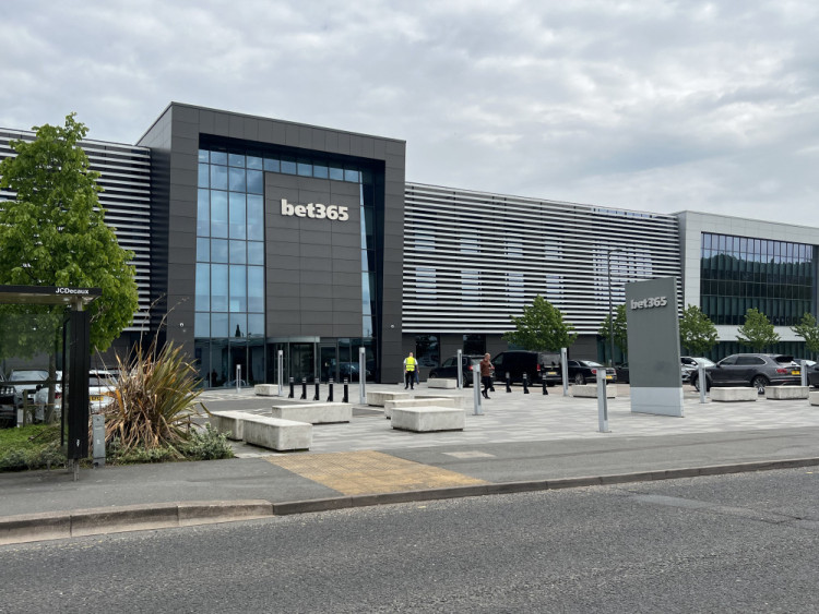 There are a range of jobs available this week, including assistant accountant at bet365 (image via Nub News)