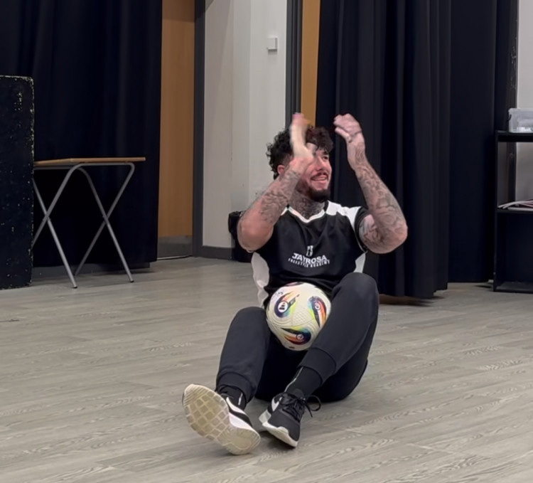 Jay Rosa inspires students with an electrifying freestyle football display.