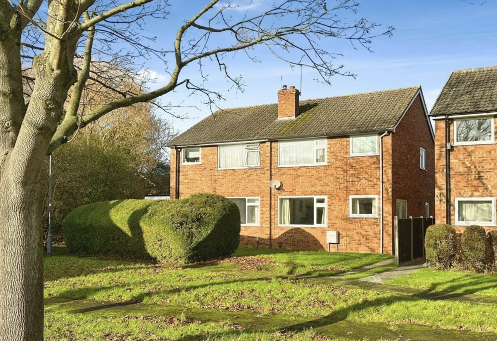 This week, we have looked at a three-bedroom property on Hurley Close Leamington Spa currently available for £395,000