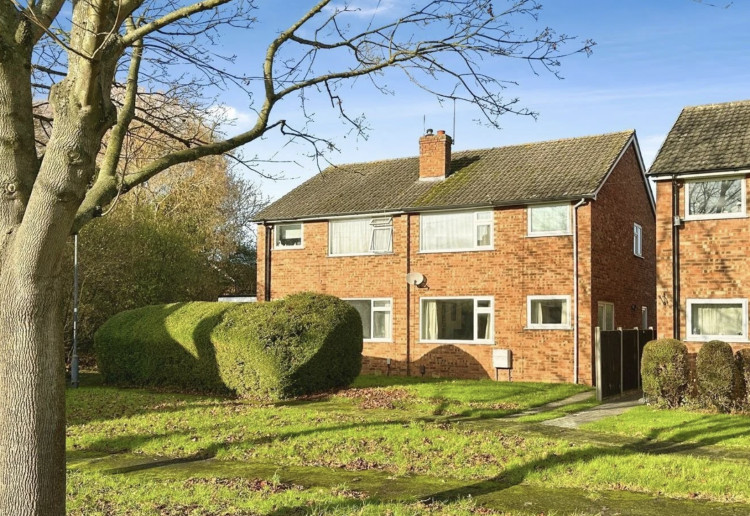 This week, we have looked at a three-bedroom property on Hurley Close Leamington Spa currently available for £395,000
