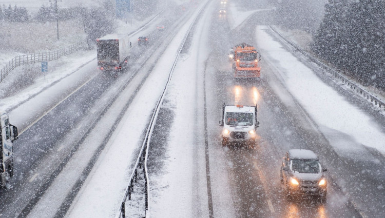 Snow has started to fall across Cheshire, with roads around Crewe and surrounding areas waking up to a wintry conditions as the cold weather grips the region (Photo: Supplied).