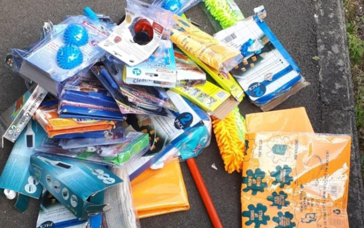 Police urge Street residents to be vigilant following reports of cold callers known as "Nottingham Knockers" 