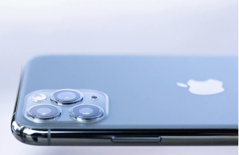 MP Matt Western supports a smartphone-free childhood and social media ban for under-16s (image via rawpixel.com)