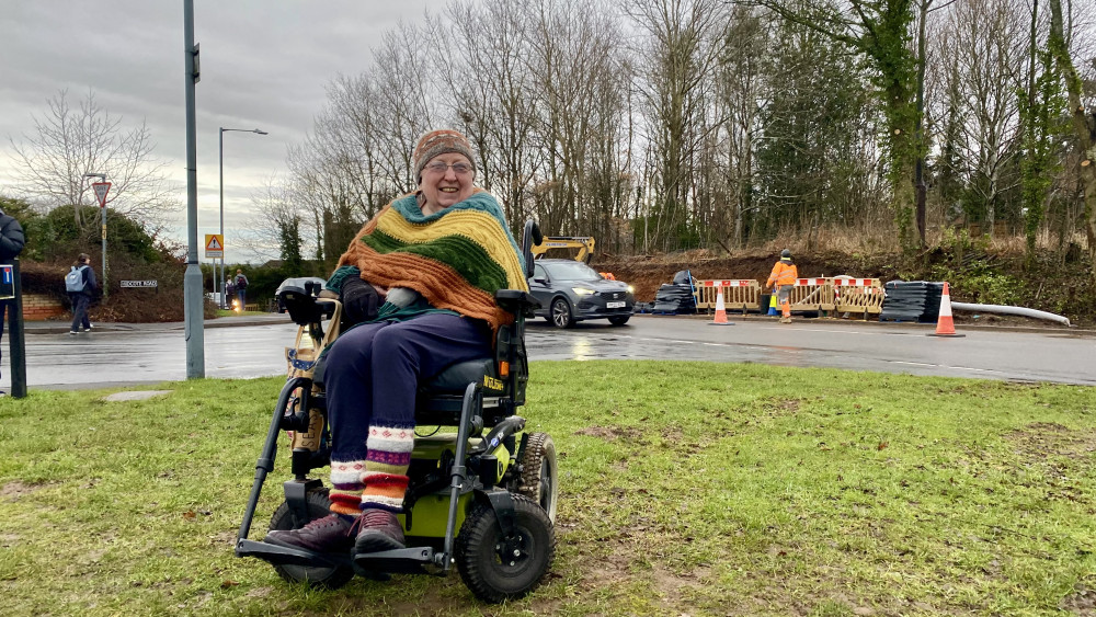 Cllr Tracey Drew has celebrated work starting on the Knowle Hill footpath (image by Nub News)