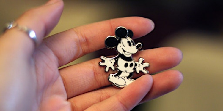 Disney Pin Trade & Buy