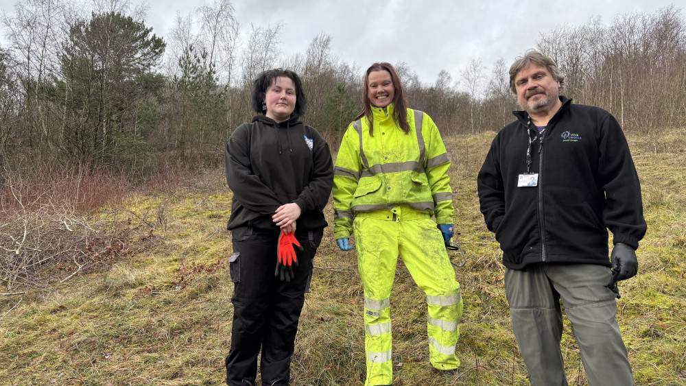 (Left to Right) Holly Bowyer, volunteer; Helen Meharg with Stoke-on-Trent City Council; Shaun Rimmer with Staffordshire Wildlife Trust (image via Nub News)