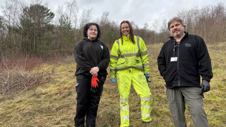 (Left to Right) Holly Bowyer, volunteer; Helen Meharg with Stoke-on-Trent City Council; Shaun Rimmer with Staffordshire Wildlife Trust (image via Nub News)