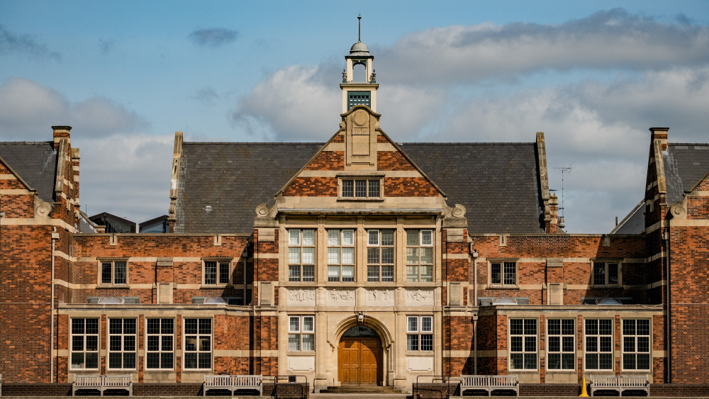 Students and parents at Stockport Grammar School have supported the new no-phones policy during school time (Image - Stockport Grammar School)