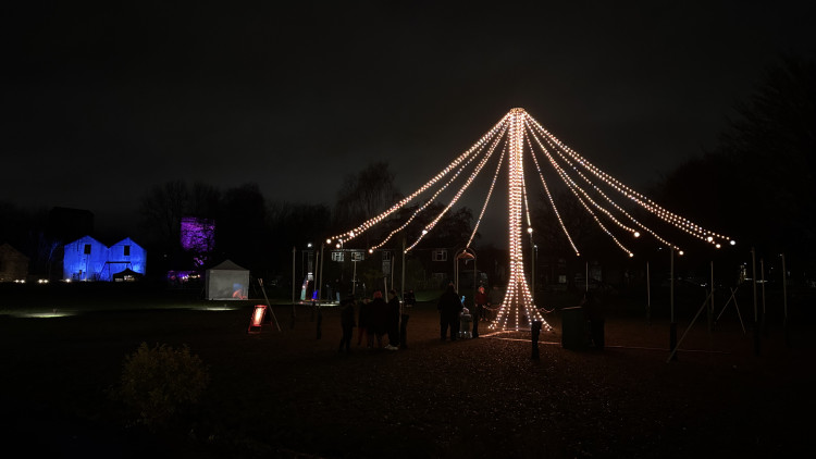 Light up Middleport features the Circo Tree by Dan Fox (image via Nub News)