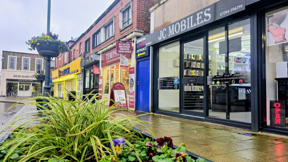 JC Mobiles, Queensway, opened its doors in January 2026, located in-between Timpson and Beautonic Hair Beauty Aesthetics (Photo: Ryan Parker).