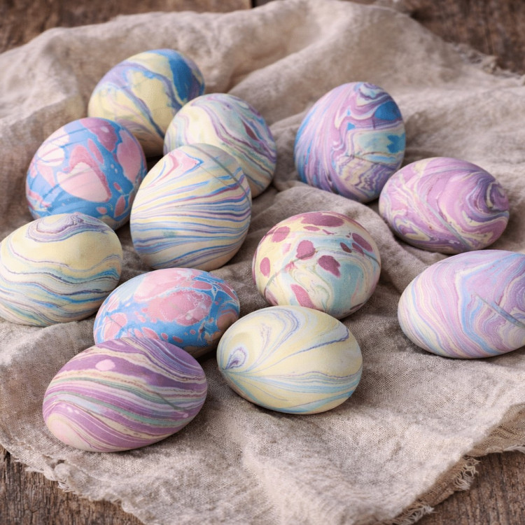 Create Your Own Marbled Easter Eggs