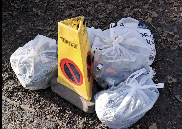 A local volunteer group, has hit the ground running in its mission to make Leamington litter, and graffiti-free (image via Leam Trash Friends)