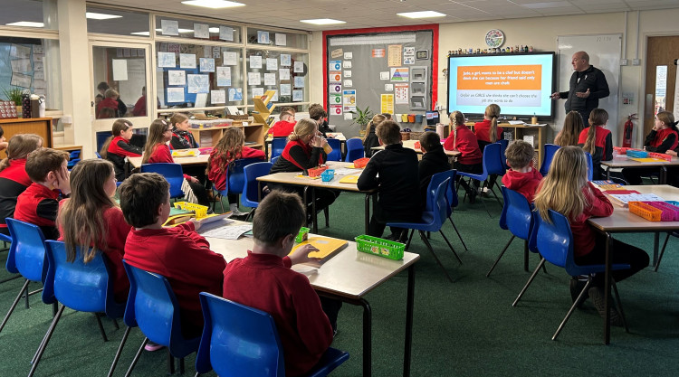 Ambassador Richard Walton addresses the class (Credit: CTC)