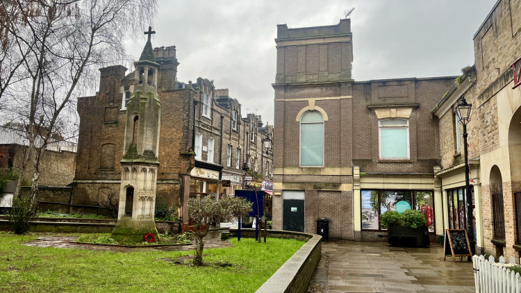 Enjoy Dance of Death at the Orange Tree Theatre, explore picturesque spots through a photo walk and more this weekend (credit: Nub News).