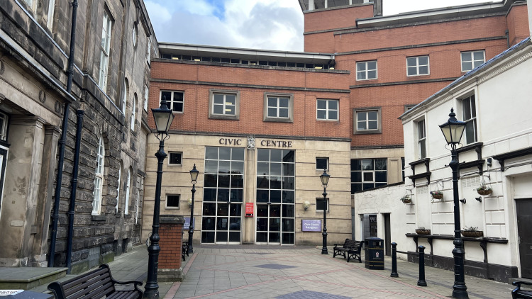 Opposition Conservative councillor Dave Evans quizzed cabinet members about the number of empty homes (image via Nub News)