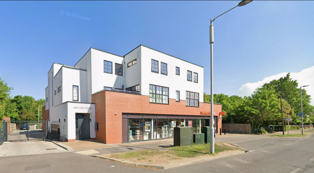 The mast would have been built on Raeburn Avenue (image via Google Maps)