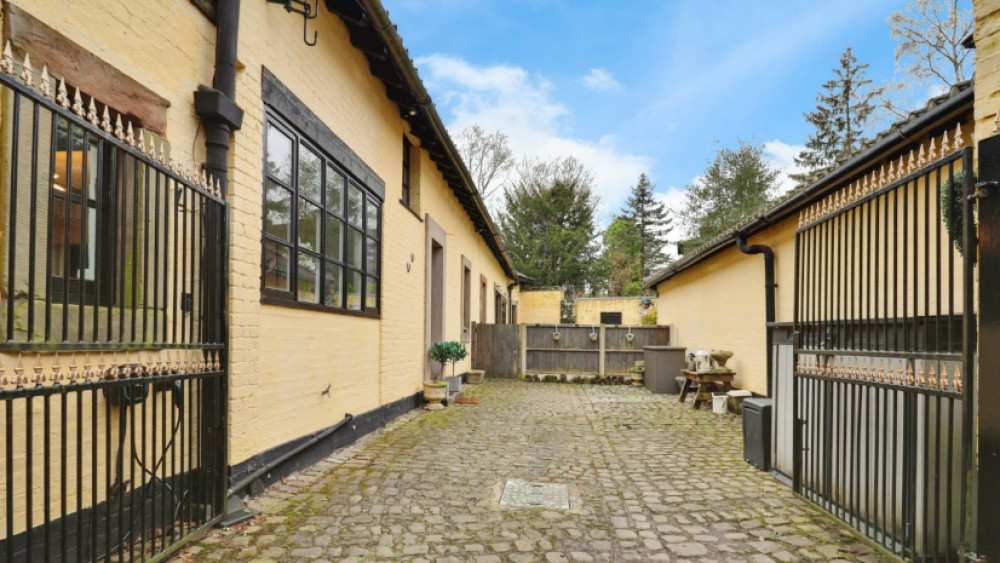 Outside the property (image via Stephenson Browne)