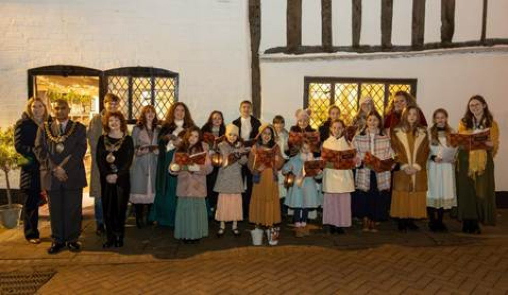 he cast of A Christmas With Carol with Donna Bothamley of Blythe Liggins Solicitors, Leamington Spa Mayor, Cllr Ruggy Singh, and Warwick Mayor, Cllr Jackie D’Arcy (image supplied)