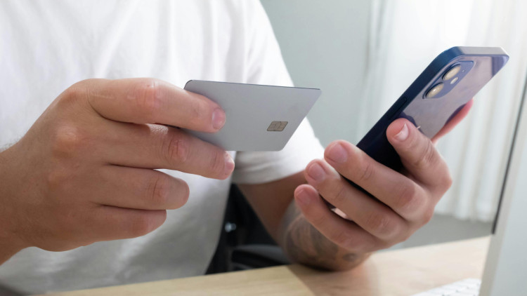 Cheshire Police have warned residents to stay alert to the risks of romance fraud as Valentine's Day approaches (Credit: Canva)