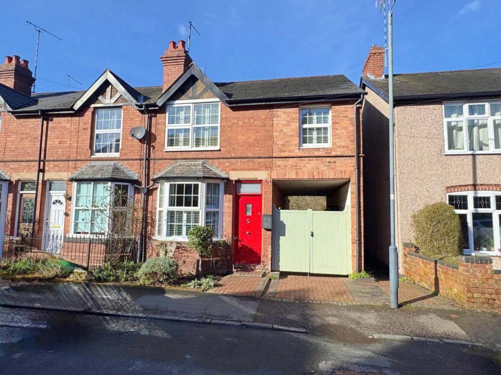 Our property for this week comes courtesy of our exclusive property sponsor Julie Philpot Residential