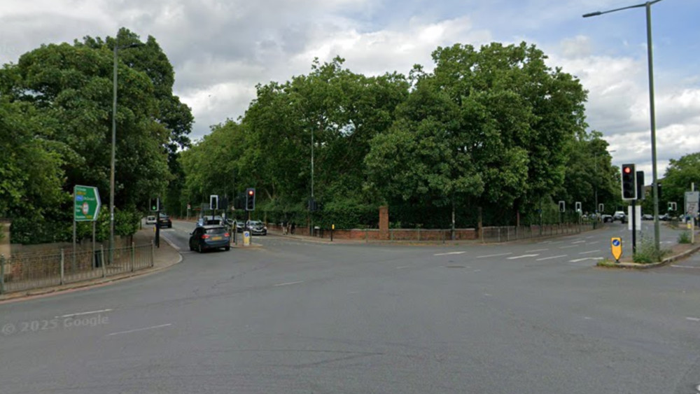 The eastbound lane of the A316 Lower Richmond Road was temporarily closed at its junction with Clifford Avenue (credit: Google Maps).