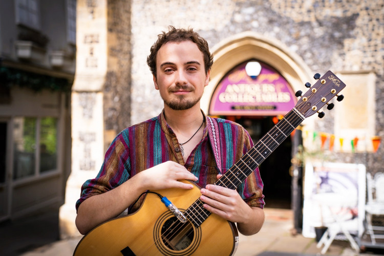 The Potteries Folk Club presents: Ben Robertson