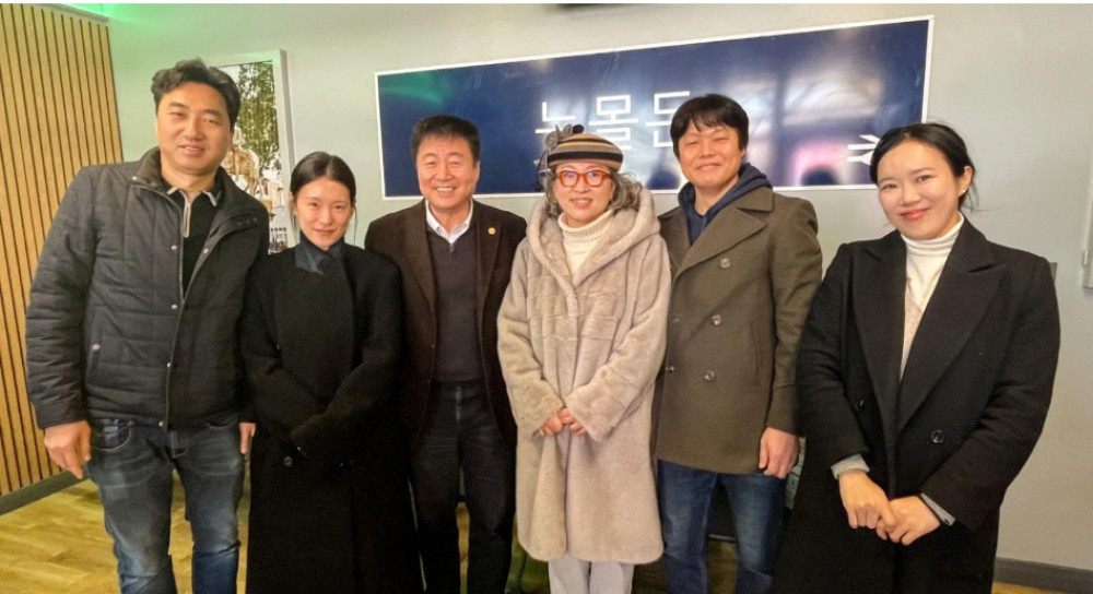 South Western Railway (SWR) unveiled a celebration of Europe’s largest Korean population in a new waiting room at New Malden station last week (Credit: South Western Railway)