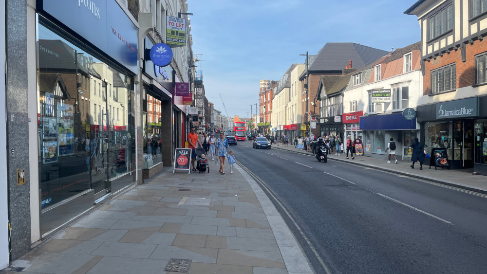Officers arrested a man after claims he was holding a knife inside a store on The Quadrant, Richmond (credit: Nub News).