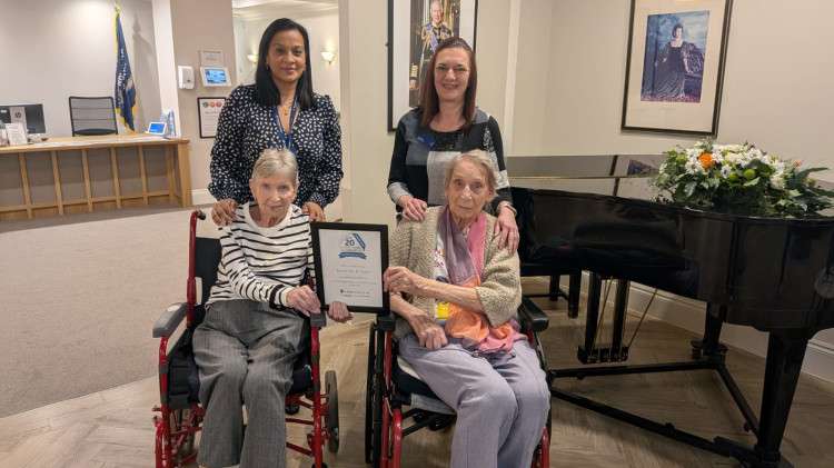 Royal Star & Garter, Surbiton Deputy Home Manager Yasmin and Home Manager Helena, holding the Top 20 Award certificate with residents Maureen and Shirley (Credit: Royal Star & Garter)