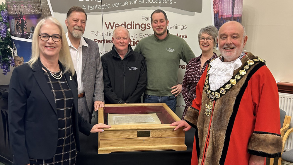 Councillor Wesley presents the cabinet to Congleton Town Mayor Robert Brittain. Also pictured are Mike Wesley, the Edwards and Deputy Mayor Suzy Firkin (Credit: CTC)