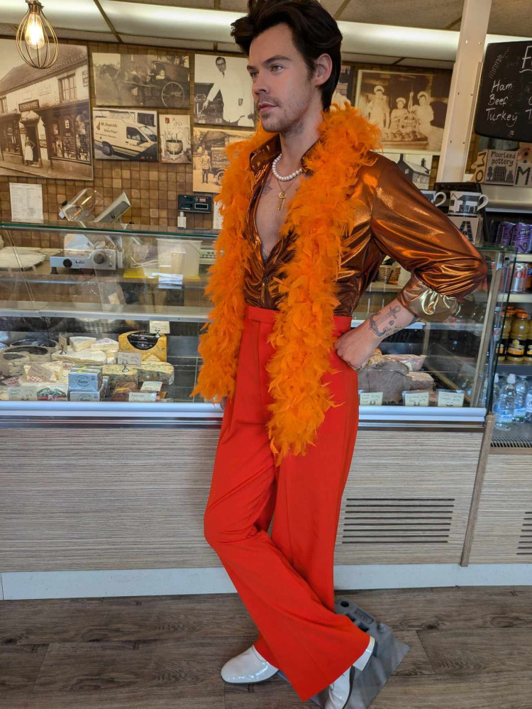 Holmes Chapel's superstar, Harry Styles, has gifted 100 tickets for his Manchester concert to his old secondary school in Holmes Chapel. (Photo: Nub News)  