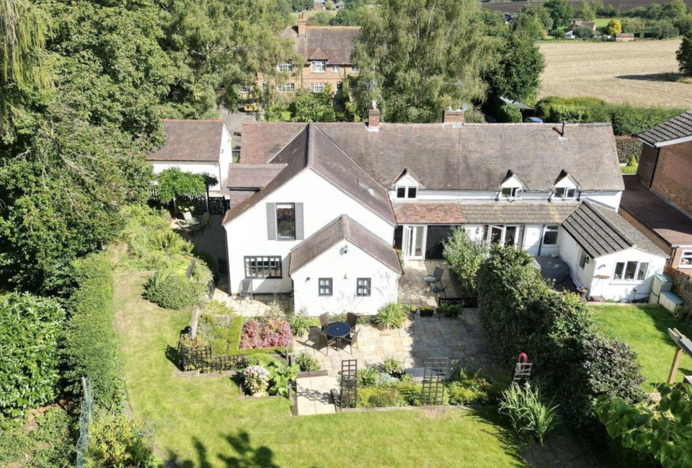 This week, we have looked at  a four-bedroom country home on Village Street in Leamington Spa currently available for £825,000.