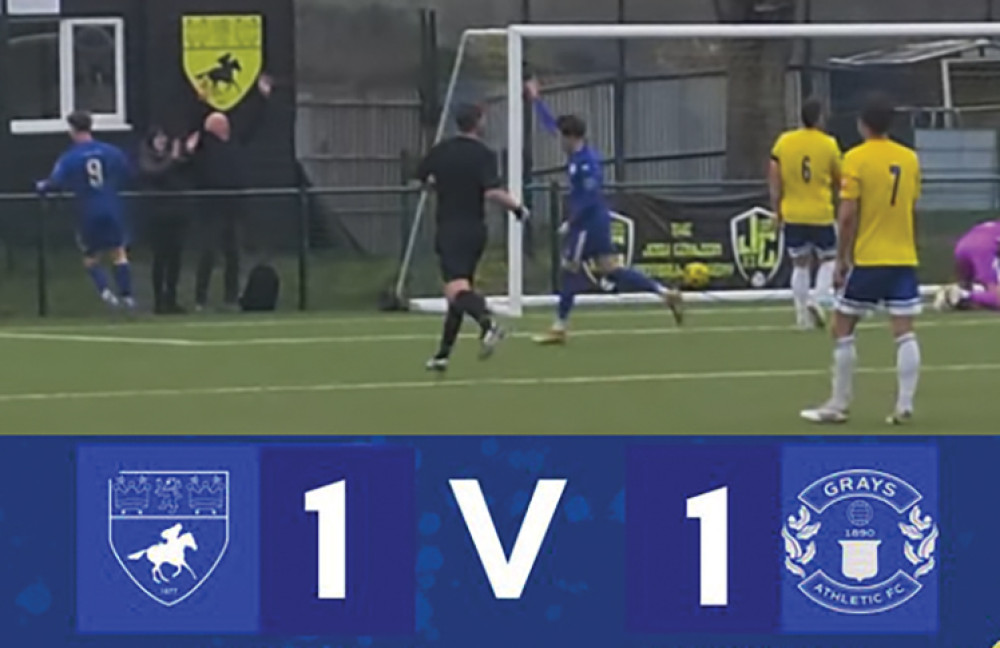 Aron Gordon celebrates after scoring.