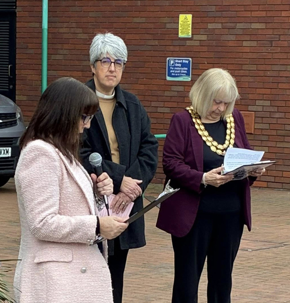 Council leaer Cllr Lynn Worrall spoke. 