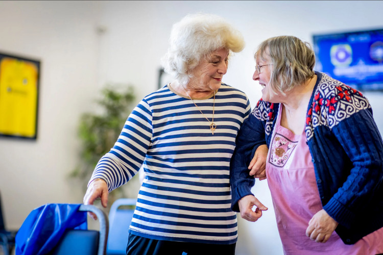 Age UK Somerset seeks volunteers in Street for its Wellbeing Friends and Walk and Talk programs, aiming to combat loneliness among older residents (Unsplash)