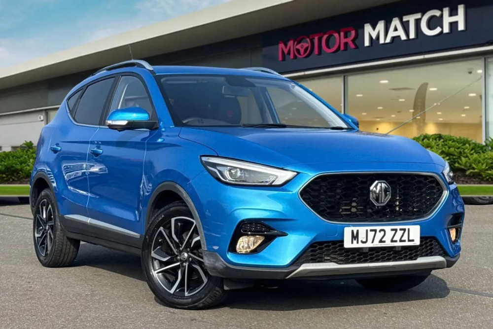 This MG ZS 1.0 T-GDI Exclusive comes in the stunning battersea blue metallic paintwork (Swansway)
